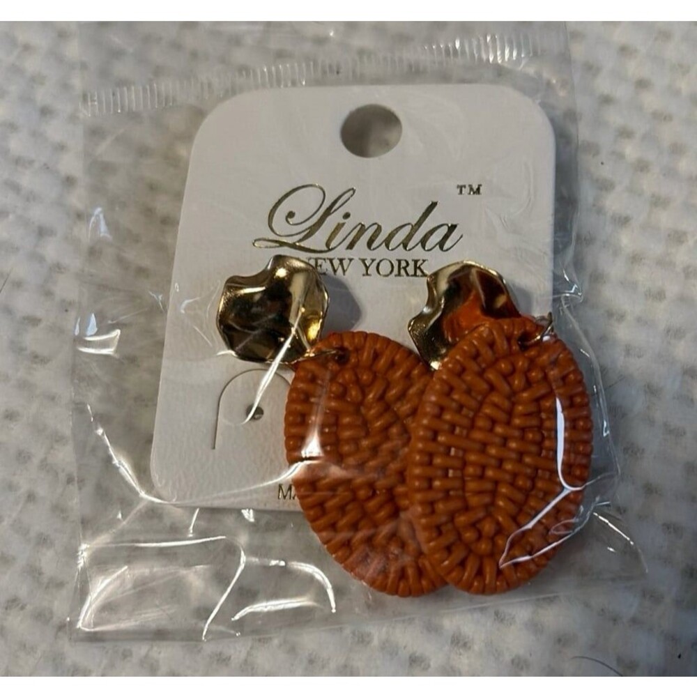 NWT Linda New York Orange Woven Raffia Dangle Earrings Tortoise Gold Tone